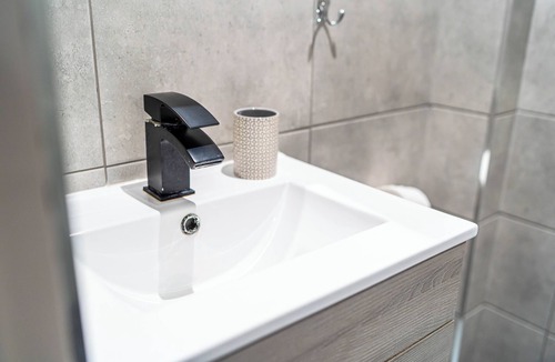Wolverhampton Apartment | Three Modern Apartments Nr Molineux for Short, Long Stays