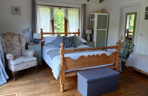 Sidlesham Bed & Breakfast | Three Oaks Nursery