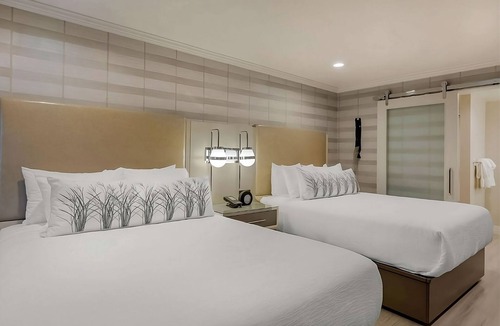 Southeast Torrance Hotel | Three Sleek Units Near The Best Restaurants, Farmers' Market & Shopping Center