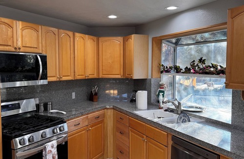 Frazier Park House | Three-story home in Frazier Park