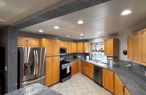 Frazier Park House | Three-story home in Frazier Park