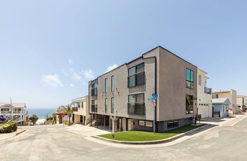 The Strand Condo | Tide House - Unit A | Modern Seaside 1BD w Parking