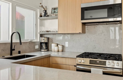 Manhattan Beach Condo | Tide House Unit D | Modern Oceanview 1BD w Parking