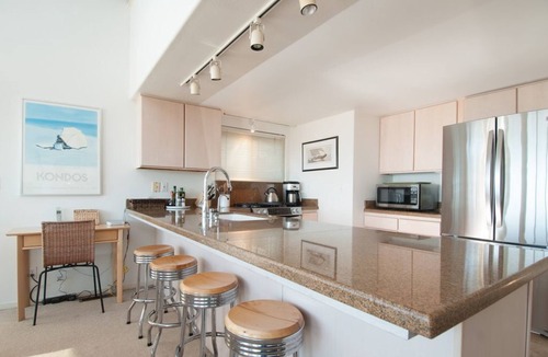 Monterey House | Tides In - Monterey Beach House - Oceanfront, Walk to Fisherman's Wharf