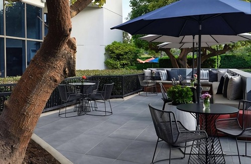 Irvine Business Complex Hotel | Time for a Delightful Getaway! Airport Shuttle, Pool & Jacuzzi, Pet Friendly