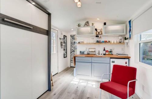 Southeastern Sacramento House | TINY ART HOUSE near the beat
