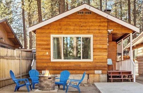 Big Bear City House | Tiny Cabin BBQ FirePit Walk 2 Snowplay