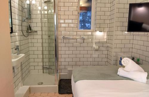 St Luke's Apartment | Tiny Space Central London Zone 1