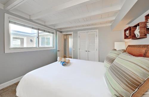 Capistrano Beach House | Tommy Bahama Beach Rd I