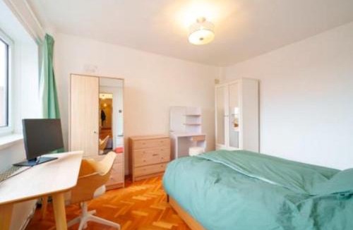 West Putney Apartment | Top floor, 3 beedrooms, penthouse flat, with a view of London