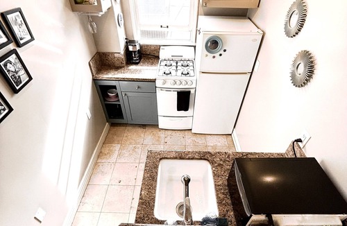 Beverly Hills Apartment | Top Floor Corner Unit