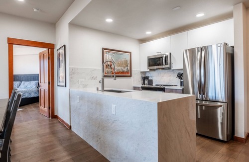 Mammoth Lakes Condo | Top Floor Gorgeous 2BR/2BA Unit in The Village with Great View!