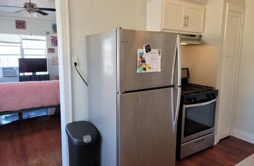 Rampart Village Apartment | Top floor rental unit with view of Hollywood sign