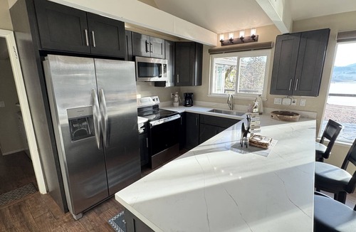 Lakehead House | Top Lakefront Oasis - Kayaks, Paddle Bd, Hot Tub - Shasta Lakeshore Retreat #2