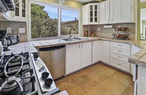Woodland Hills House | Topanga Retreat with a Huge Private Backyard