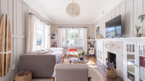 Village of La Jolla House | Topaz By AvantStay Adorable Cottage Walking Distance to Beach w Large Patio