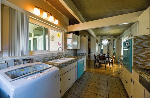 Harbor House | Torrance Mid Century Home Close To Beaches, Shopping, Dining, Entertainment