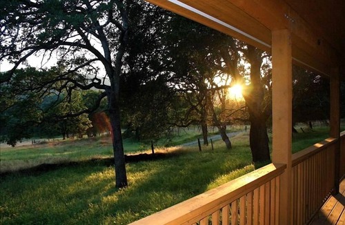 Mariposa Cabin | Trabucco Gardens - Yosemite Gold Country Stargazing Retreat!