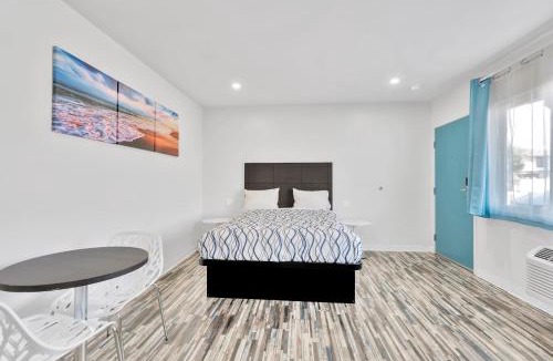 Harbor Hotel | Tradewinds Motel