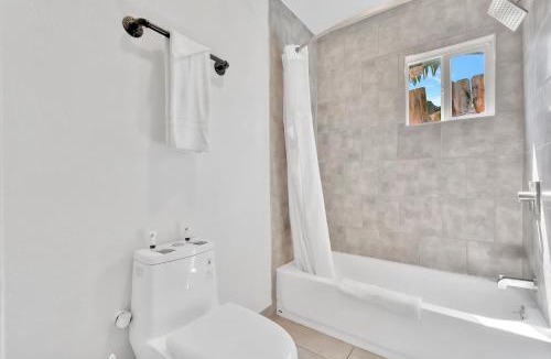 Harbor Hotel | Tradewinds Motel
