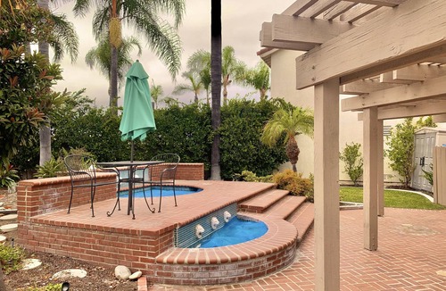 Lake Forest House | Tranquil 3 bed 2.5 bath Home with panoramic views and private backyard