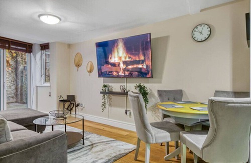 Waterloo Apartment | Tranquil Apartment Southwark