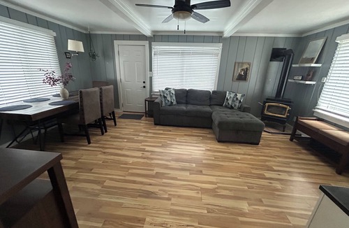 Twin Peaks Cabin | Tranquil cabin with WiFi in Twin Peaks