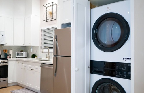 Charter Oak House | Tranquil & Cozy Stay – Your Relaxing Home Away from Home