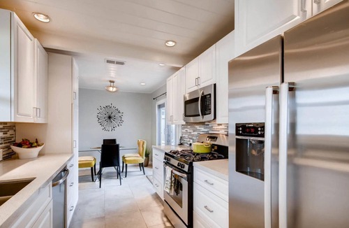 Townsite House | Tranquil Hip Indoor/Oudoor Living. Just Blocks from Sand.