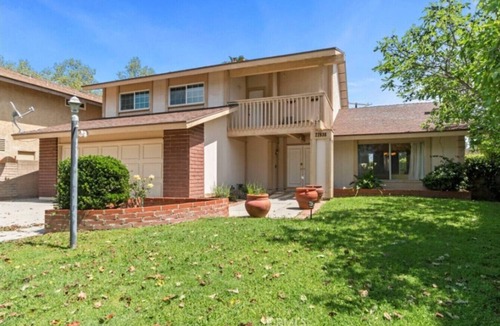 Canoga Park House | Tranquil Master Suite with Balcony & Private Bath