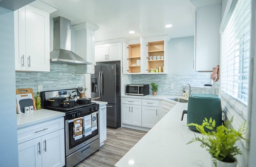 North Redondo House | Tranquil Oasis: Mins to LAX. Downtown LA & Orange County. SoFi/Redondo/Disney