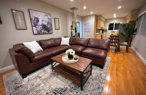 Montrose Apartment | Tranquil 2 Beds/2 Baths in the Heart of Montrose!