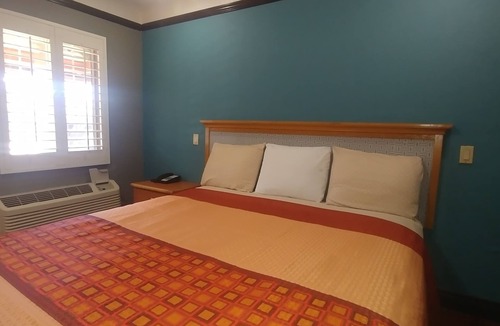 South Wrigley Hotel | Travel Eagle Inn Motel