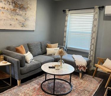 Willmore Apartment | Traveler's Pick Cozy, Near Beach & Dtwn,Prkg LB C