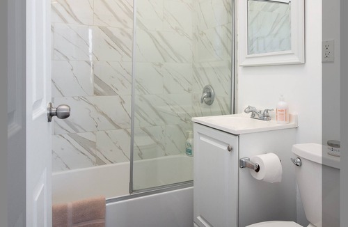 Westlake Apartment | Traveler's Place - Dream LA Exp!
