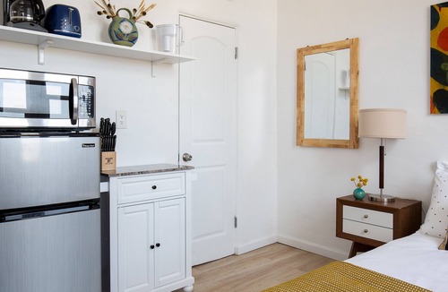 Westlake Apartment | Traveler's Place - Dream LA Exp!