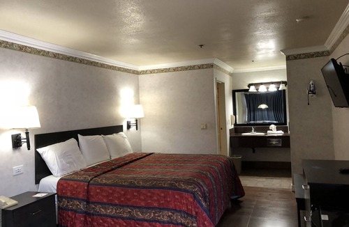 Lawndale Hotel | Travelers Inn