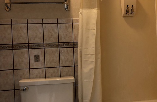 Lawndale Hotel | Travelers Inn