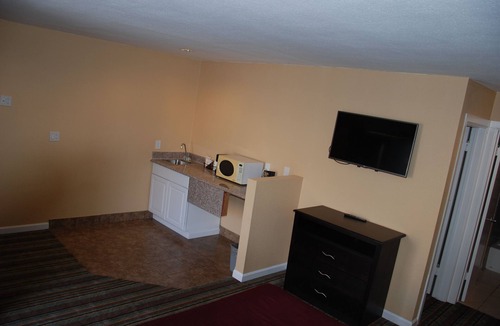 Midway District Hotel | Travelodge by Wyndham San Diego SeaWorld