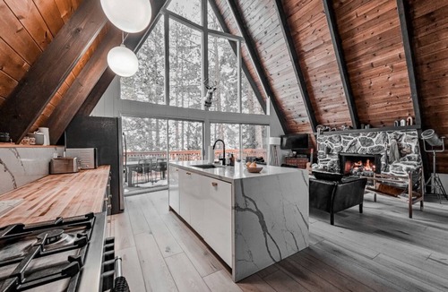 Lake Arrowhead Cabin | Tree-Frame A Treehouse A-Frame - Lake Access - Fenced Yard - AC