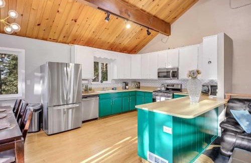 Arrowhead Villas House | Tree-Lined Lake Arrowhead Cabin about 1 Mi to Village!