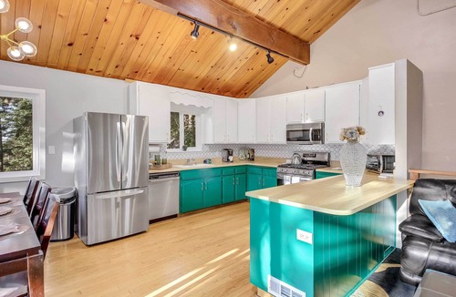 Arrowhead Villas Cabin | Tree-Lined Lake Arrowhead Cabin ~ 1 Mi to Village!