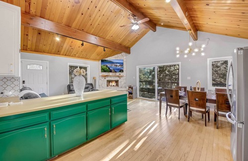 Arrowhead Villas Cabin | Tree-Lined Lake Arrowhead Cabin ~ 1 Mi to Village!