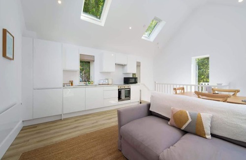 Lynmouth Apartment | Tree Top - 1-Bed Sea View Apartment with Balcony at Tors Park