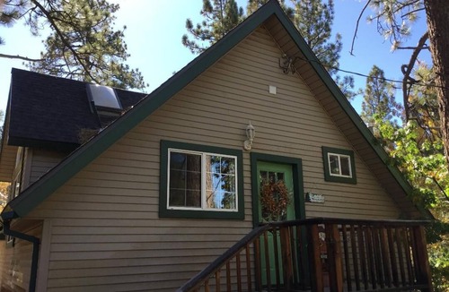 Big Bear Lake Cabin | Tree Top Cottage- Romantic HOT TUB WiFi Pets 125.00/165.00