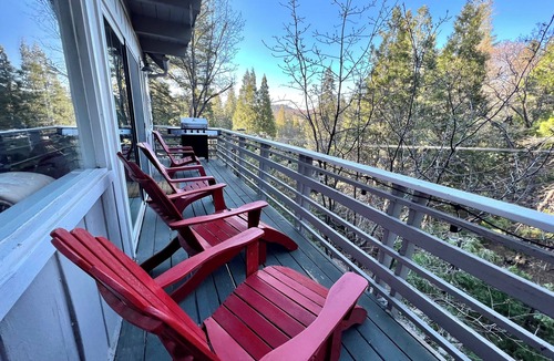 Cedar Glen House | Treehouse near the lake and shops /LAKE ACCESS /