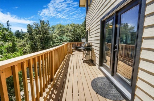 Crestline House | Treetop Haven - Indoor Jacuzzi & Hockey Table - Pet-friendly