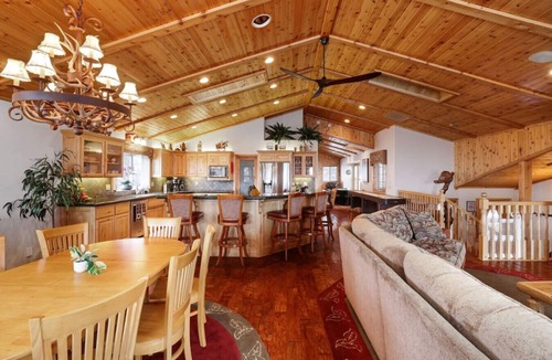 Upper Moonridge House | Treetop Oasis + Hot Tub + Lake Views +EV + A/C