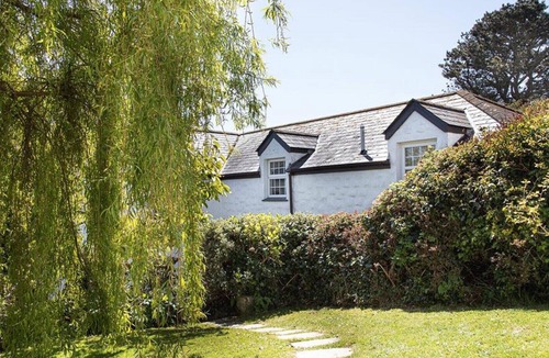 Gorran Haven House | Tregarth, spacious accommodation located in an extended cottage just a 5 minute walk from Gorran Haven
