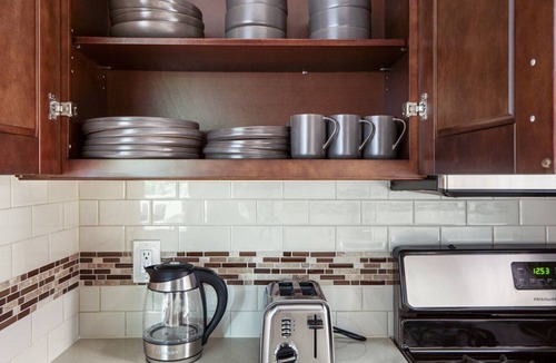 Hollywood Hills West Apartment | Trendy Hollywood 1BR w/Pool, walk to metro, restaurants, by Blueground